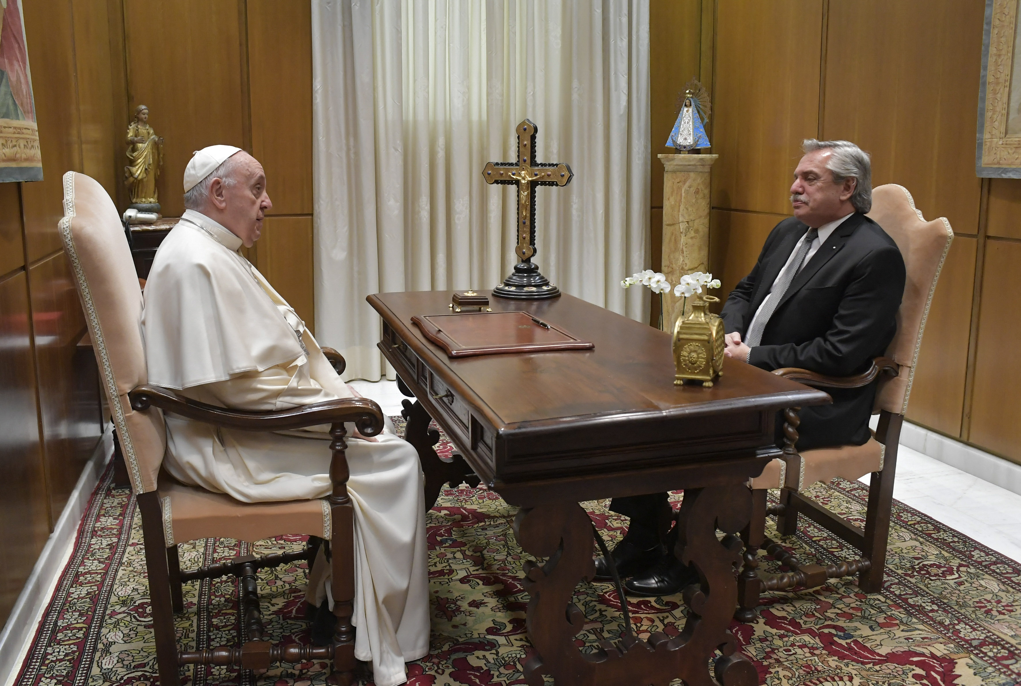 El presidente Alberto Fernández se reunió esta mañana en el Vaticano con el papa Francisco. Foto Télam. 