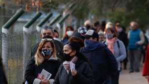Otra jornada de vacunación sin turno en Roca: ¿Por qué lo organizan así?