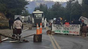 El corte en la cordillera se mantiene pese al levantamiento en otros sectores de la provincia. Foto:(Gentileza).-