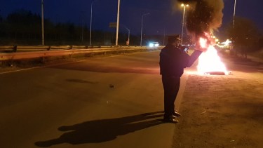 La fiscalía intimó a los manifestantes para que desalojaran.  Foto: Centenario Digital 
