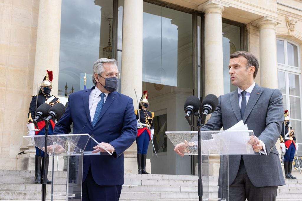 Esta mañana Macron manifestó el apoyo de Francia a Argentina. Fernández sigue de gira en Europa. (Gentileza).-