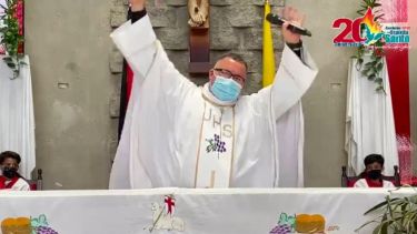 Si no te cuidas, "hay covid pa mi, covid pa tí", cantó el sacerdote al ritmo de "Sopa de caracol".-