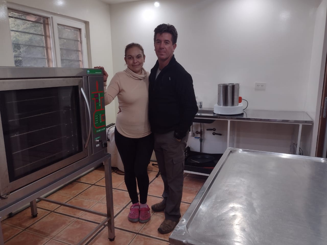 Rodrigo y Lorena son dos de los pequeños fabricantes.