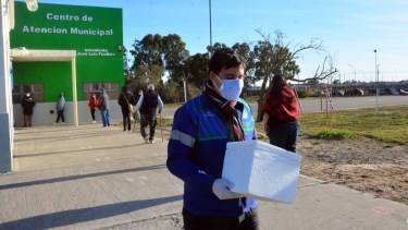 Las muestras son enviadas el hospital Zatti para su análisis. Foto: Marcelo Ochoa.