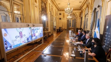 El presidente se reúne con 12 gobernadores para analizar las restricciones
