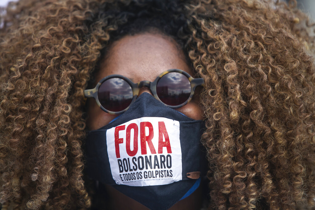 "Fuera Bolsonaro" y "Vacunas ya" fueron algunos de las consignas de los manifestantes. (Foto: AP)