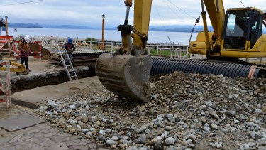 La obra del colector costanero continúa por la avenida 12 de Octubre, entre Qualia y Palacios. Foto: Archivo