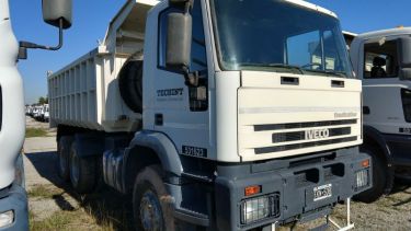 Se pueden encontrar utilitarios Kangoo y un Sandero Stepway, junto a camiones IVECO Volcadores Trakker 380 y Motriz Stralis 420, Ford Cargo 1722. (Foto: gentileza)