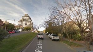 Se fue de su casa unas horas y le robaron 17 mil dólares y llaves de autos de lujo