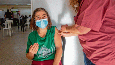En la Colonia Penal de Roca se avanza con la vacunación para los grupos de riesgo (Juan Thomes)
