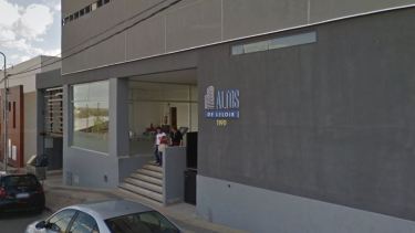 La inmobiliaria se encuentra en un octavo piso y el robo se descubrió un domingo. (Captura).-