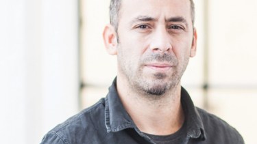 "Me gusta mucho trabajar con artistas emergentes", aseguró.