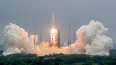 Caerá en la Tierra un cohete chino fuera de control. 