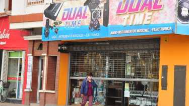 Comerciantes de Regina piden por la apertura total de los negocios. (Foto Néstor Salas)