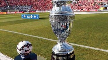"La Copa América se debe jugar", plantea el presidente de la AUF. 