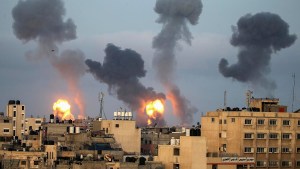 Israel ataca Gaza con artillería y palestinos huyen de sus casas: el análisis de una especialista