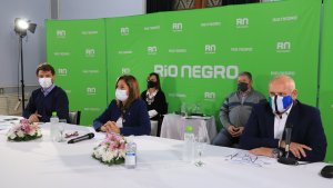 Carreras aclaró los alcances de las restricciones y anunció medidas fiscales