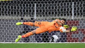 Con Rulli como héroe, Villarreal ganó la Europa League por penales