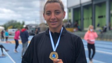 La atleta Evangelina Thomas corrió y atrapó a un ladrón. 