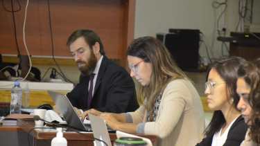 La fiscalía requirió acusar de violación y las defensas oficiales consiguieron más plazo para plantear la oposición (foto Yamil Regules)