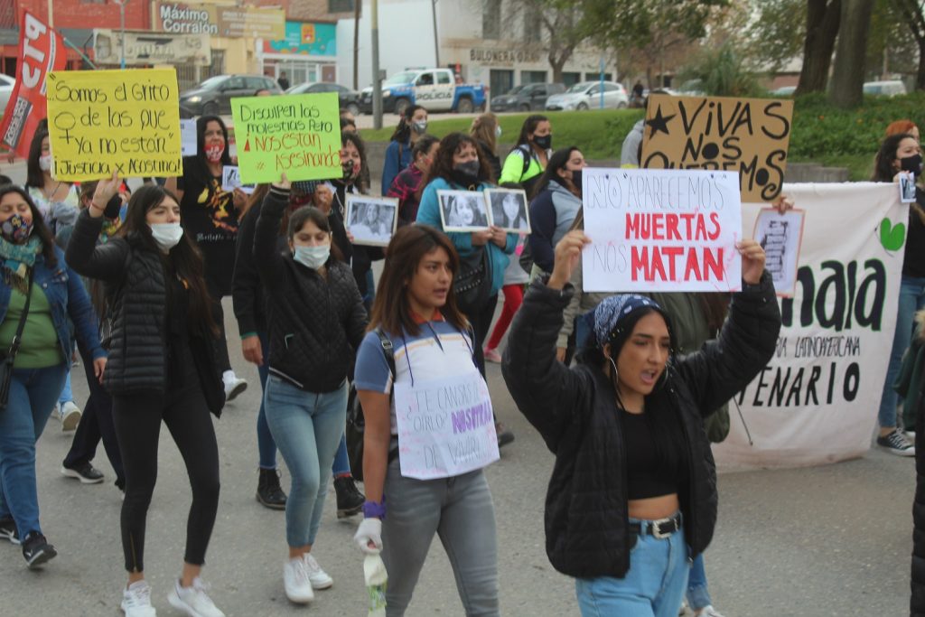 La marcha por el nuevo femicidio. Foto: Centenario Digital