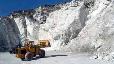 Este mineral también se utiliza en la industria metalúrgica, la cosmética y la pintura. 