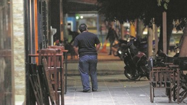 Los dueños de bares, heladerías y restaurantes quieren que Provincia revea las últimas restricciones de horarios. Foto: Juan Thomes