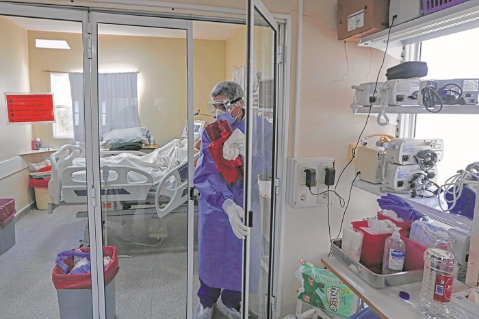 El servicio de terapia intensiva del hospital tiene un médico y al menos dos enfermeros menos, respecto al 2020. Foto: Juan Thomes
