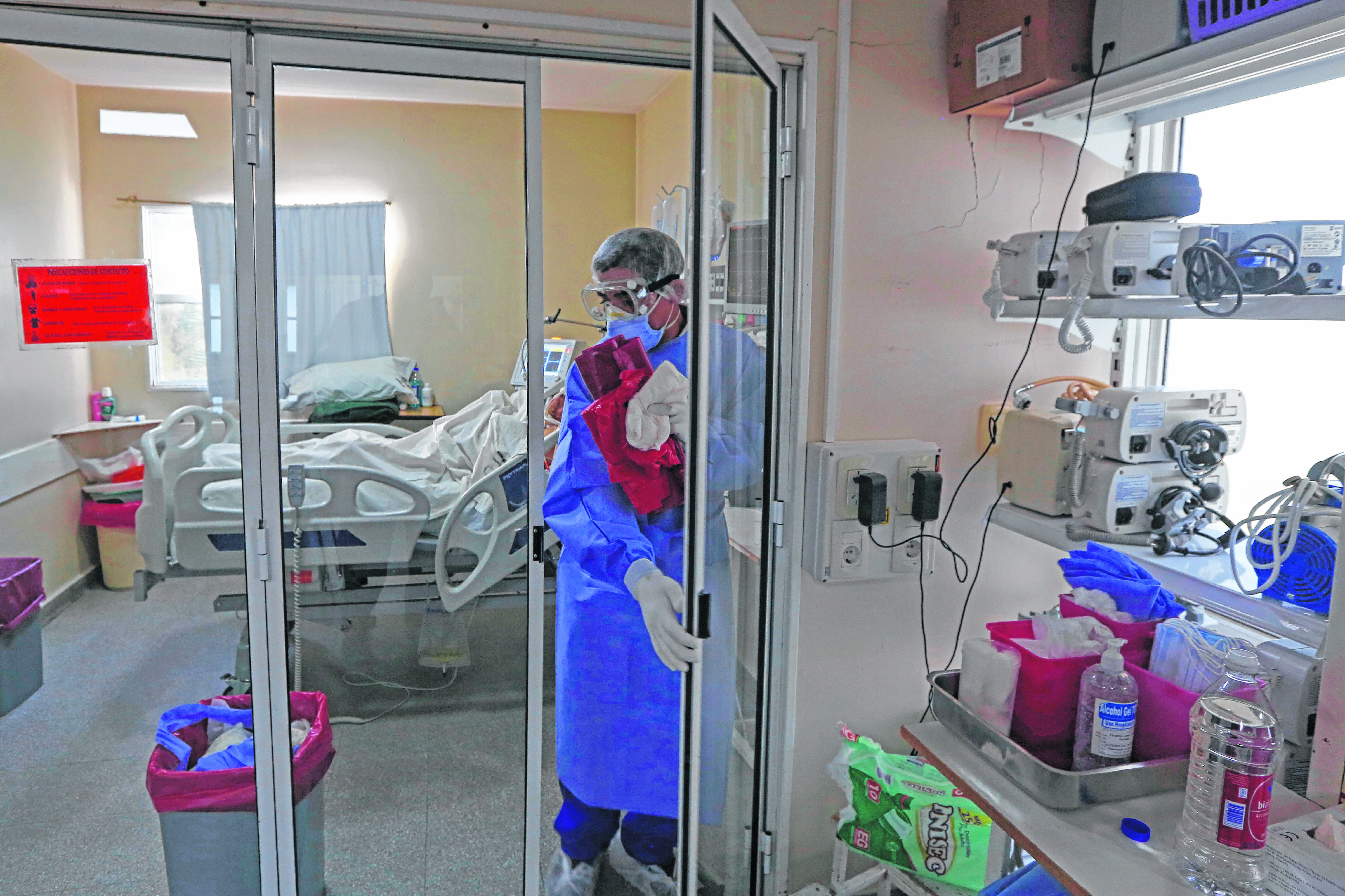 El servicio de terapia intensiva del hospital de Roca sufrió el ingreso violento de familiares de una paciente. Foto Archivo Juan Thomes.
