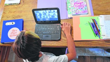 Las notebook se entregarán a estudiantes de los últimos años de primaria y secundaria que se hayan alejado de sus escuelas. (Foto archivo Florencia Salto).-