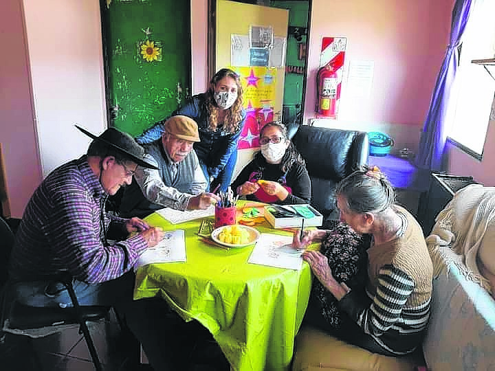 Nueve adultos mayores están alojados en la residencia QuiaHue que ya cumplió 30 años en El Bolsón. Foto: gentileza