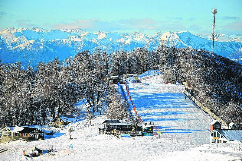 Las pistas del cerro Bayo quieren abrir este invierno para el turismo nacional. Foto: archivo