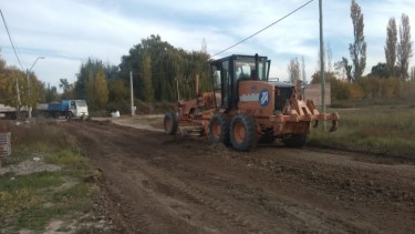 Realizan tareas de limpieza y arreglos en barrios de Roca