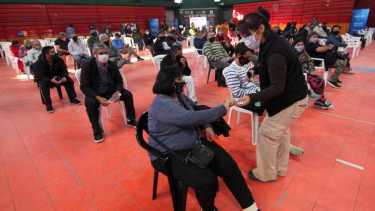 La campaña de vacunación sigue en tres puntos de la capital neuquina. Foto: Archivo Oscar Livera
