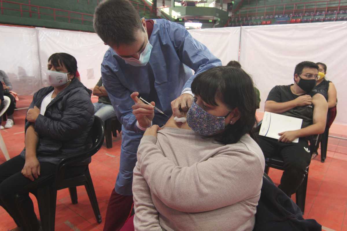 Según el último parte ya se vacunó al 36%  de la población con primeras dosis en Neuquén. (Archivo Oscar Livera).-