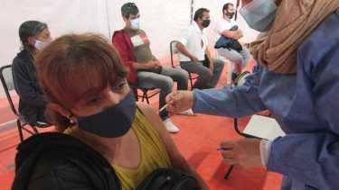 Neuquén no descarta seguir implementando los operativos de vacunación a demanda, sin turno. (archivo Oscar Livera)