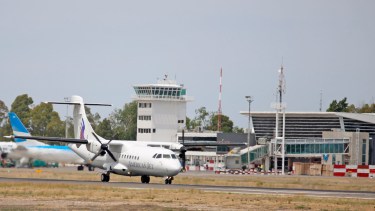Neuquén quiere tentar al concesionario del aeropuerto o bien firmar una adenda par el ingreso de otro operador. Foto: Juan Thomes
