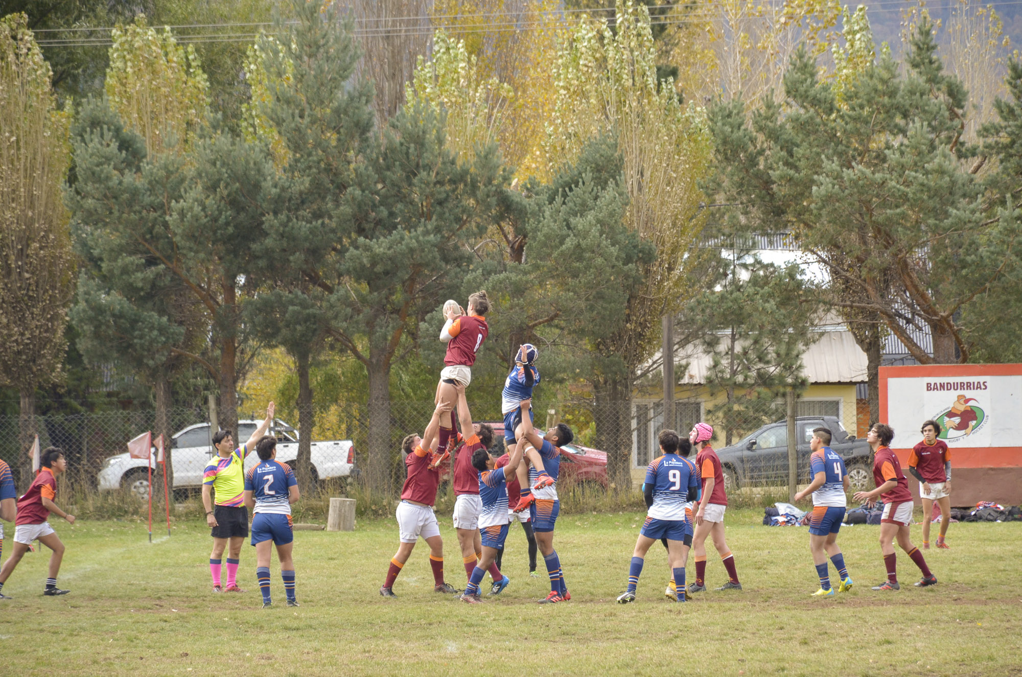 Rugby y naturaleza. Así jugaron los juveniles en San Martín el último fin de semana. Fotos: Patricio Rodríguez. 