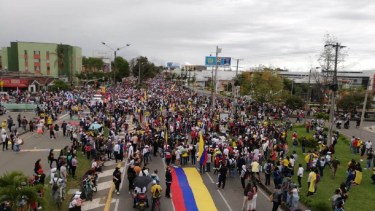 Los manifestantes salieron a las calles luego de la muerte de una joven de 17 años en esa localidad ubicada al sur de Cali.