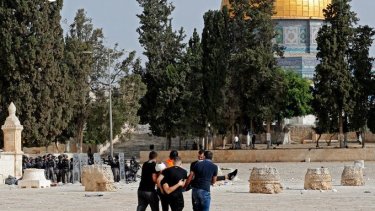 Al menos 20 personas murieron por los bombardeos y hay centenares de heridos. (Gentileza).-