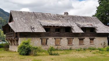 Neuquén buscará, una vez más poner en valor la hostería histórica de Villa La Angostura (Gentileza)