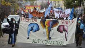 Cortes en Villa La Angostura y marcha de Salud en Neuquén por la devolución de los descuentos