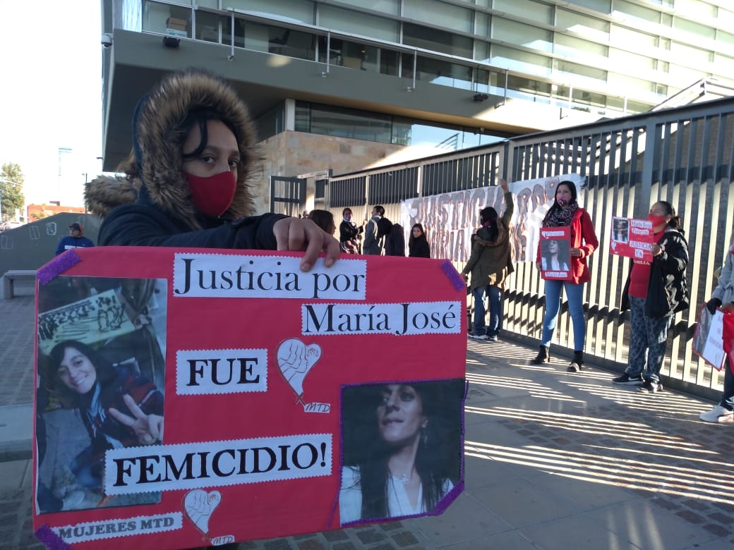 Desde el femicidio de María José su familia se ha manifestado pidiendo que avance la causa. (Archivo Gentileza @chechealumine).-