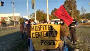 Por los descuentos salariales, autoconvocadas de Salud vendieron tortas fritas en la Ruta 7