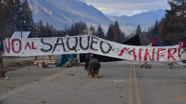 El corte de la ruta 40 en Lago Puelo se prolongó por ocho días. Este fin de semana quedó liberado el tránsito. Foto Archivo: Alfredo Leiva