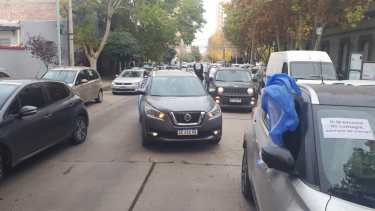 En caravana reclaman por la vuelta de las clases presenciales en Neuquén. (Gentileza)