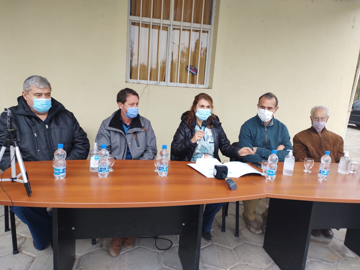 La directora del López Lima, Ana Senesi, junto a referentes de la Clínica Roca y del Sanatorio Juan XXIII.