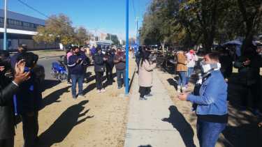 Unos 30 puestos se mantuvieron abiertos durante este domingo, a pesar de las advertencias del municipio y de la Justicia.
