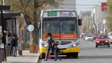 El certificado que permitirá a las víctimas usar de forma gratuita el colectivo se deberá renovar cada seis meses.  Archivo Yamil Regules