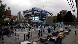 La guardia de Neuquén con 7 horas de espera: «La gente de la marcha va pidiendo perdón»